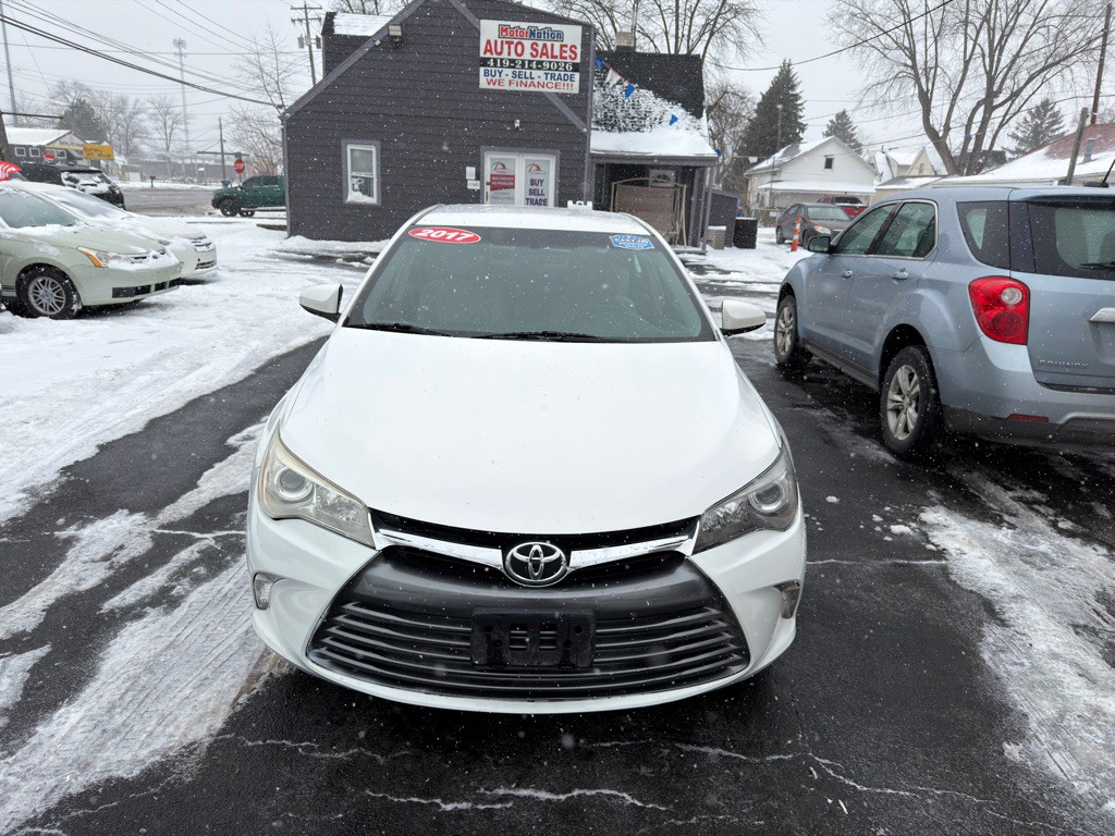 2017 Toyota Camry Image 2