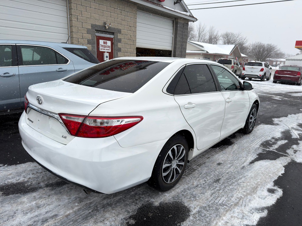 2017 Toyota Camry Image 4
