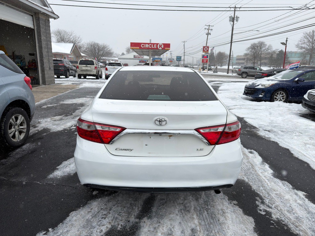 2017 Toyota Camry Image 5