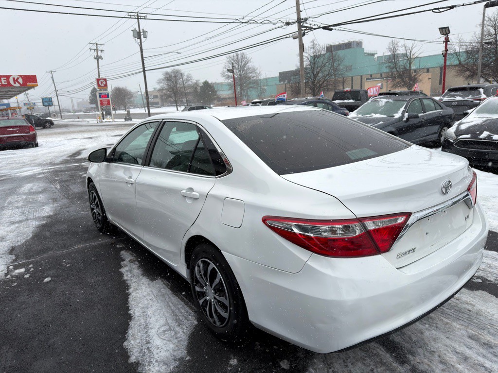 2017 Toyota Camry Image 6