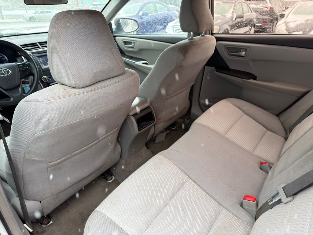 2017 Toyota Camry Image 9