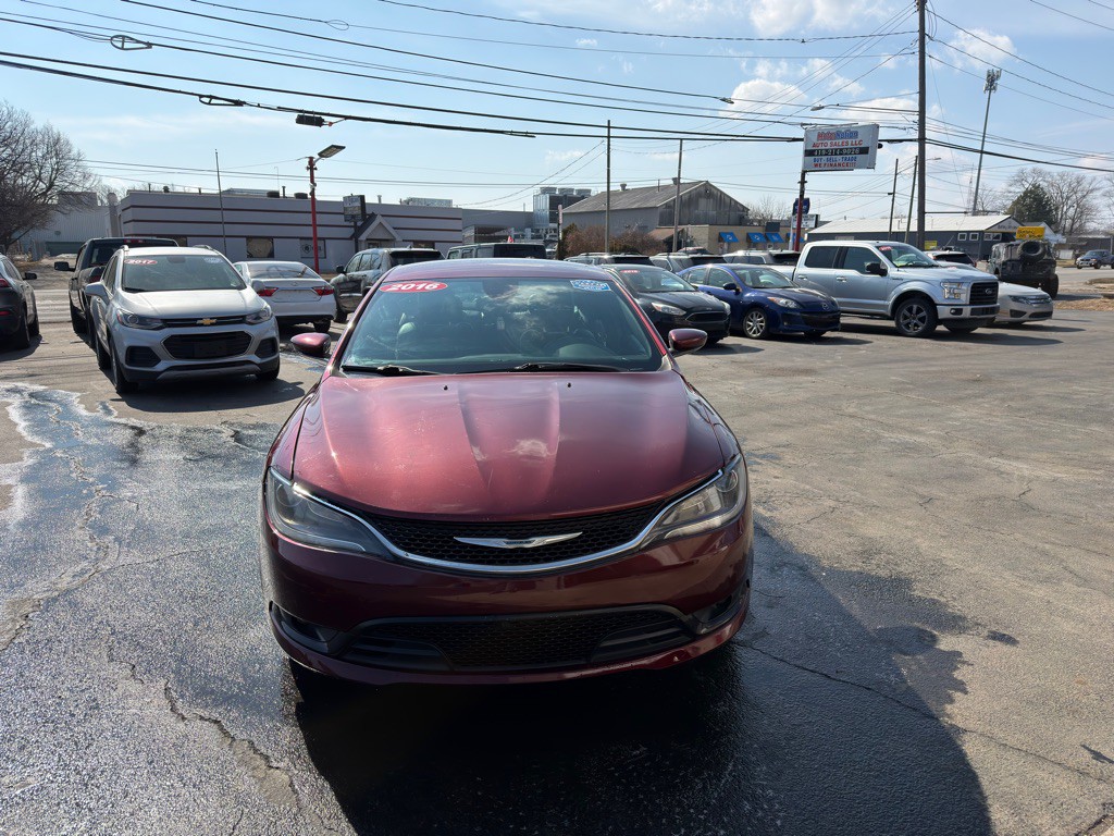2016 Chrysler 200 Image 1