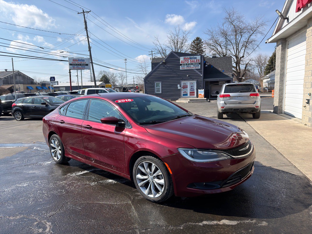 2016 Chrysler 200 Image 2