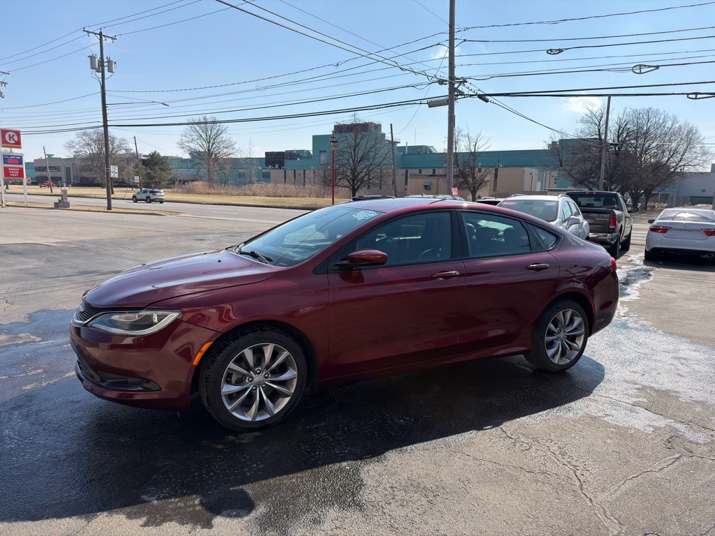 2016 Chrysler 200 Image 4