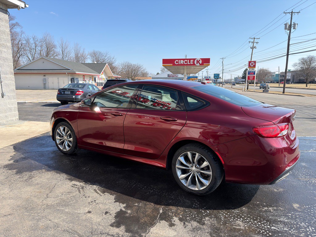 2016 Chrysler 200 Image 5