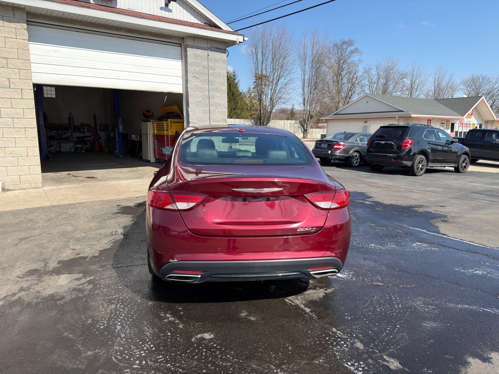 2016 Chrysler 200 Image 6