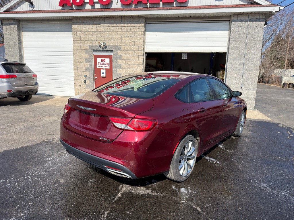 2016 Chrysler 200 Image 7