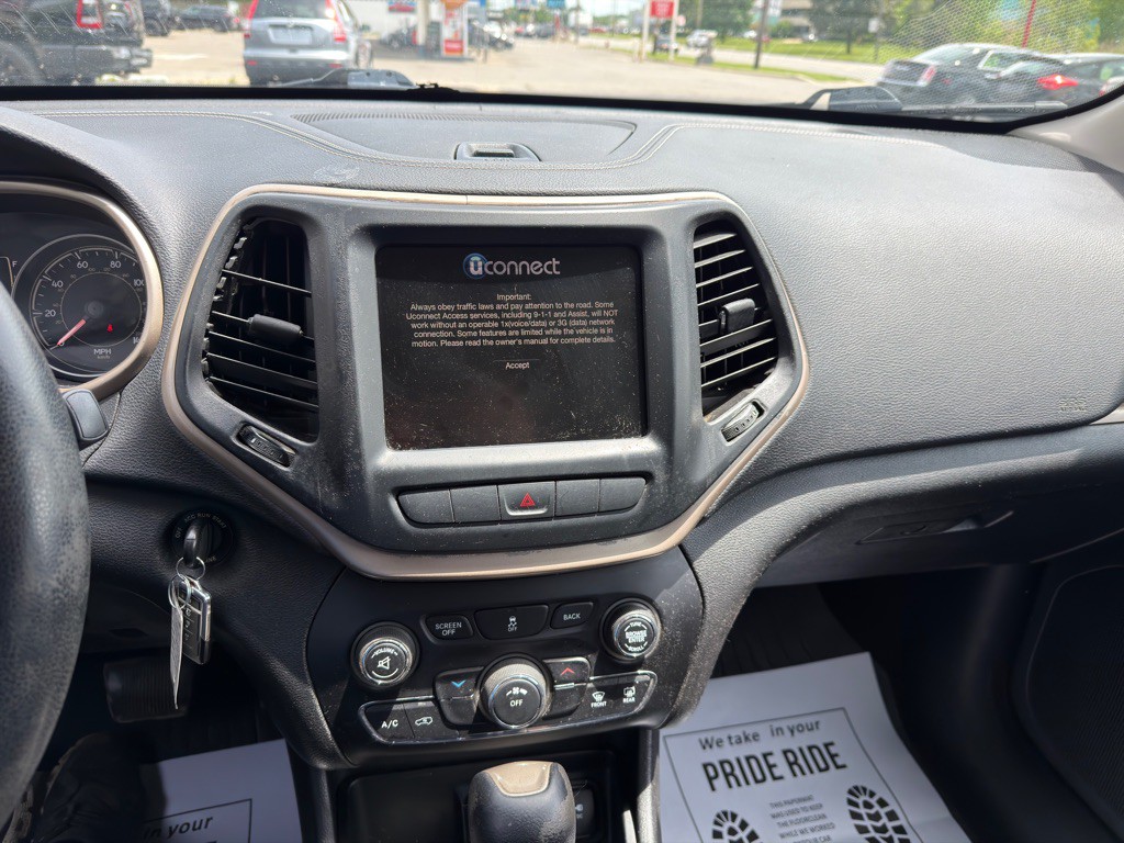 2014 Jeep Cherokee Image 8