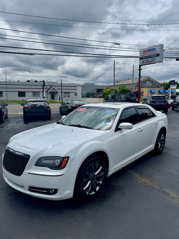 2014 Chrysler 300 Image 2