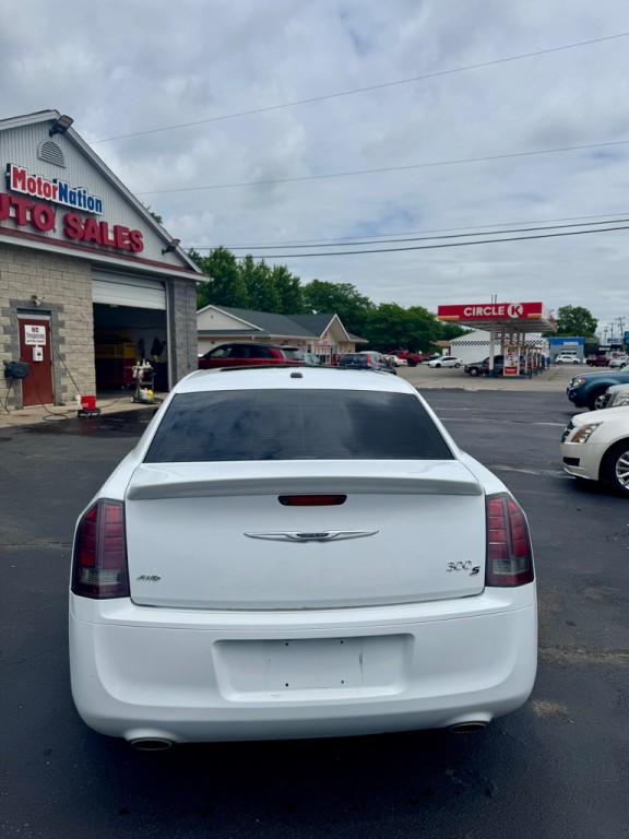 2014 Chrysler 300 Image 3