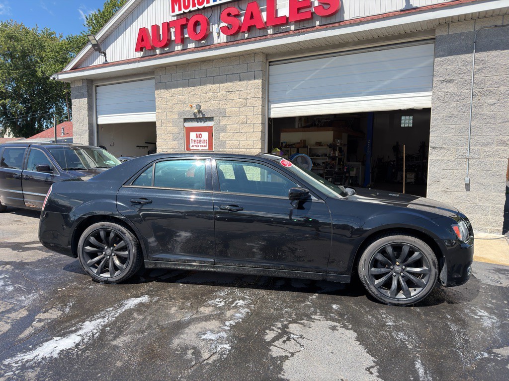 2014 Chrysler 300 Image 4