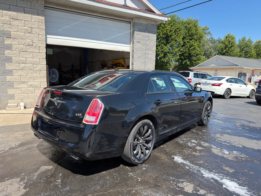 2014 Chrysler 300 Image 5