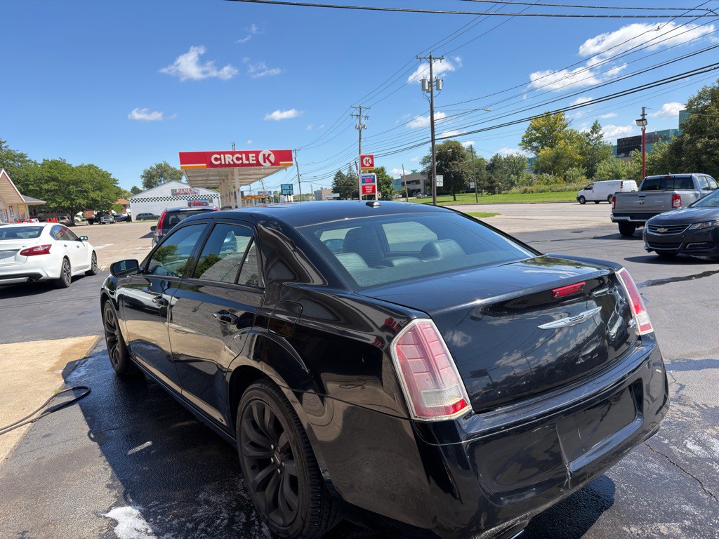 2014 Chrysler 300 Image 7