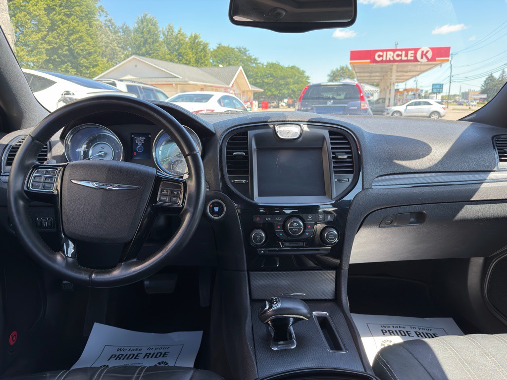2014 Chrysler 300 Image 10