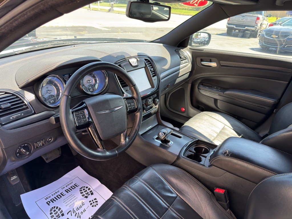 2014 Chrysler 300 Image 11