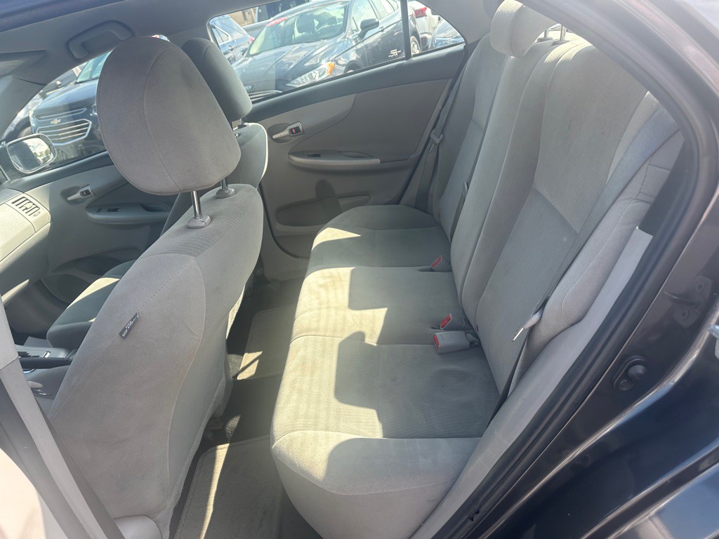 2013 Toyota Corolla Image 6