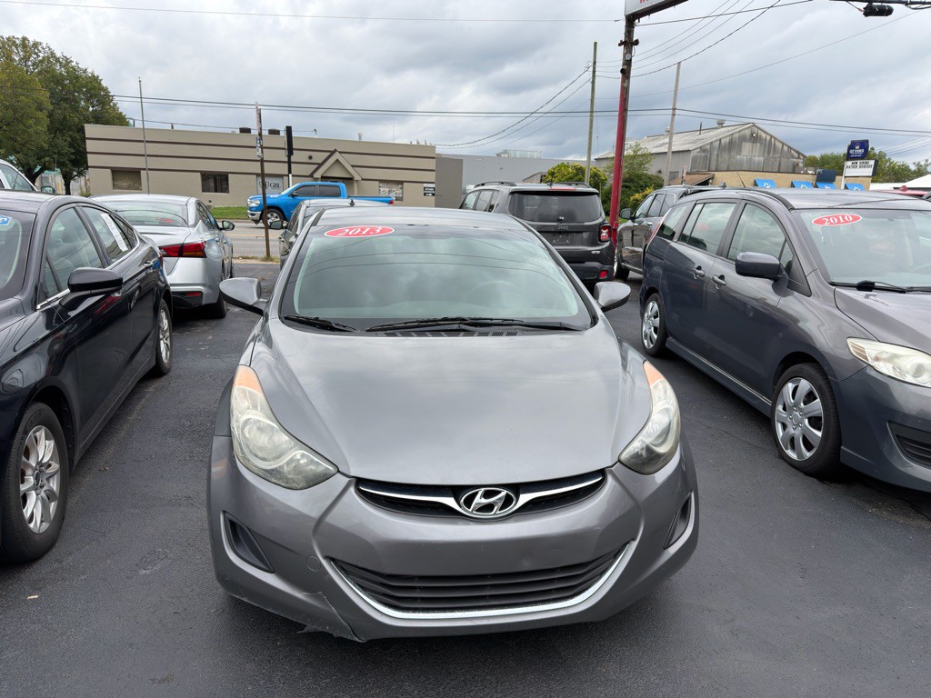 2013 Hyundai Elantra Image 2