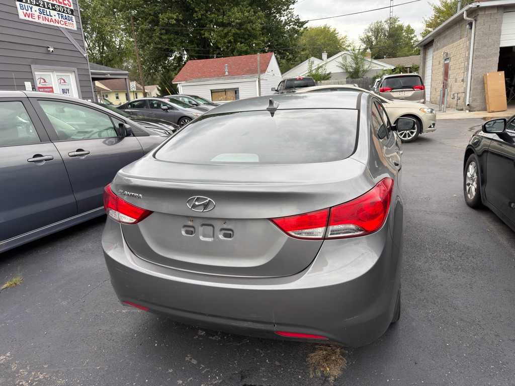 2013 Hyundai Elantra Image 7