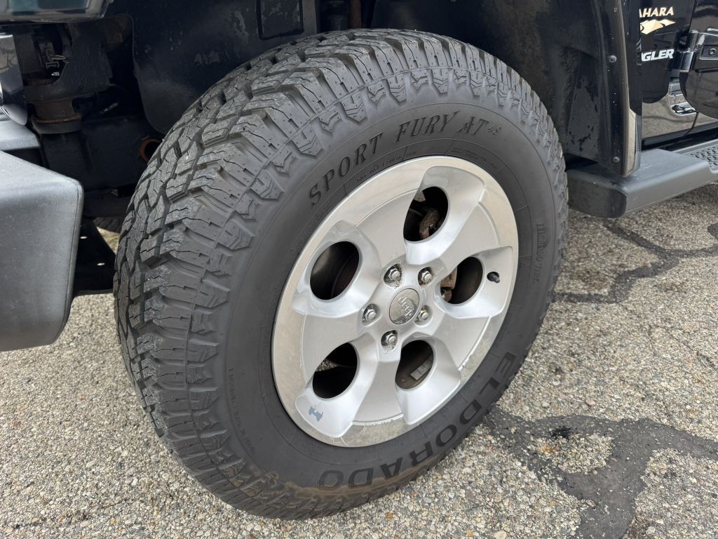 2013 Jeep Wrangler Image 17