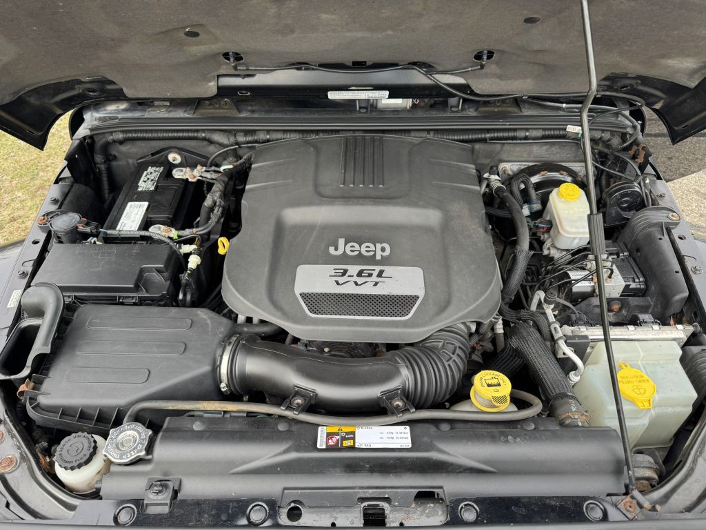 2013 Jeep Wrangler Image 18