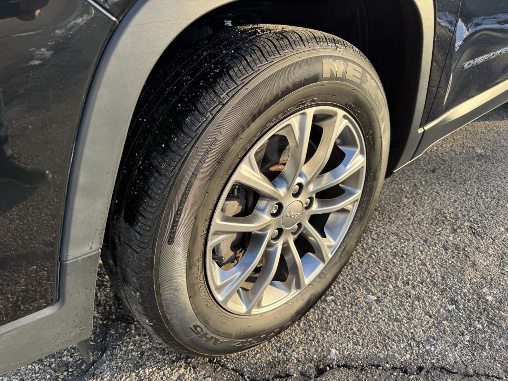 2019 Jeep Cherokee Image 24