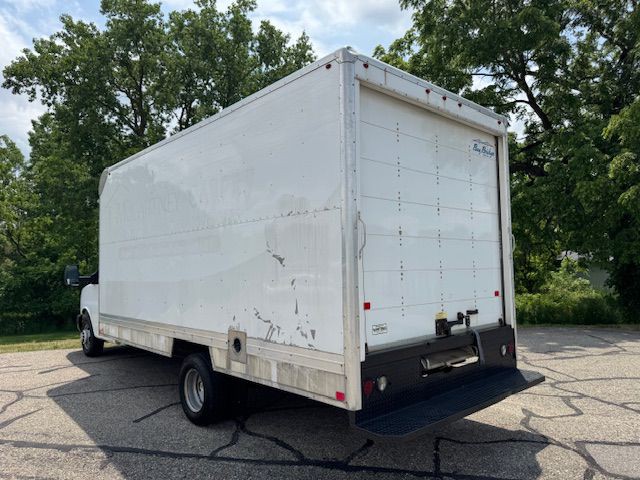 2017 Chevrolet Express Image 3