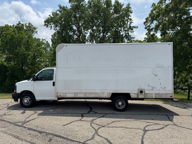 2017 Chevrolet Express Image 5