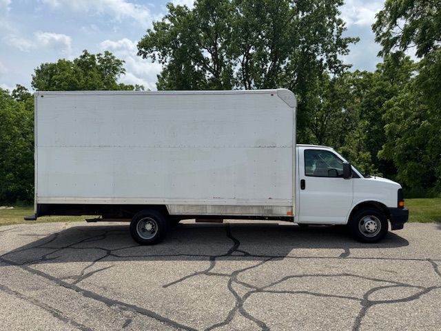 2017 Chevrolet Express Image 6