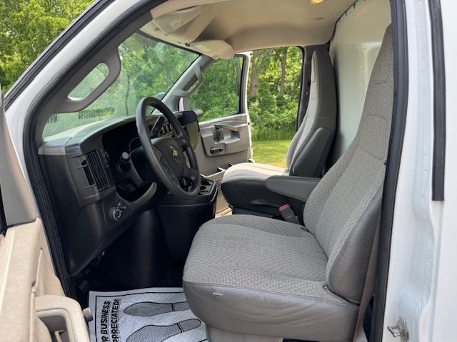 2017 Chevrolet Express Image 12