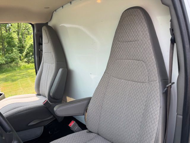 2017 Chevrolet Express Image 13