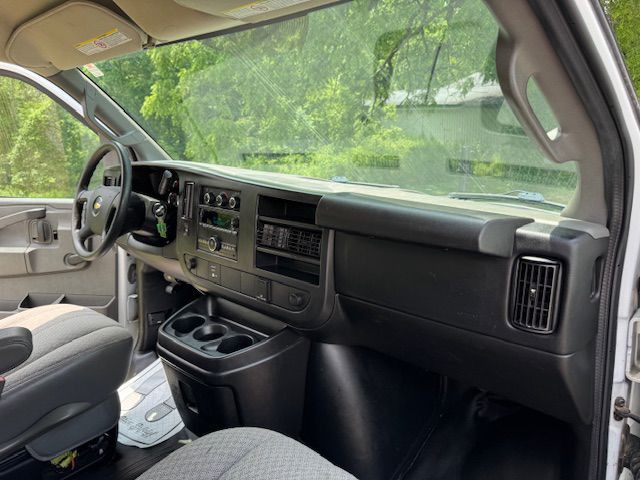 2017 Chevrolet Express Image 14