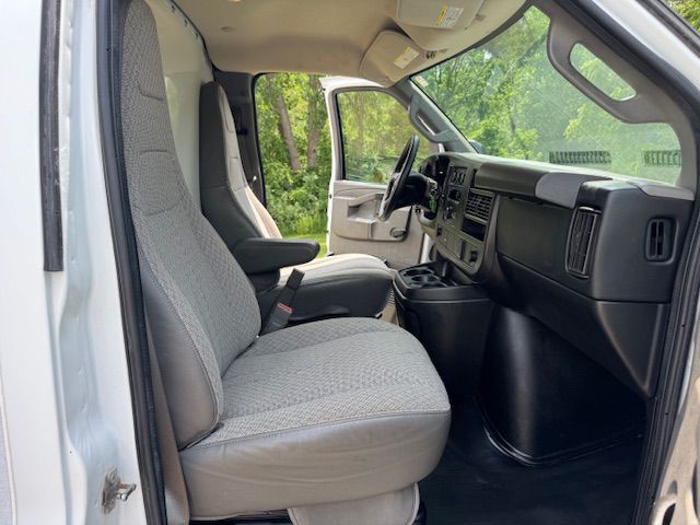 2017 Chevrolet Express Image 15