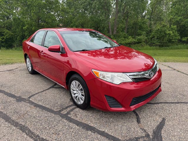 2014 Toyota Camry Image 2