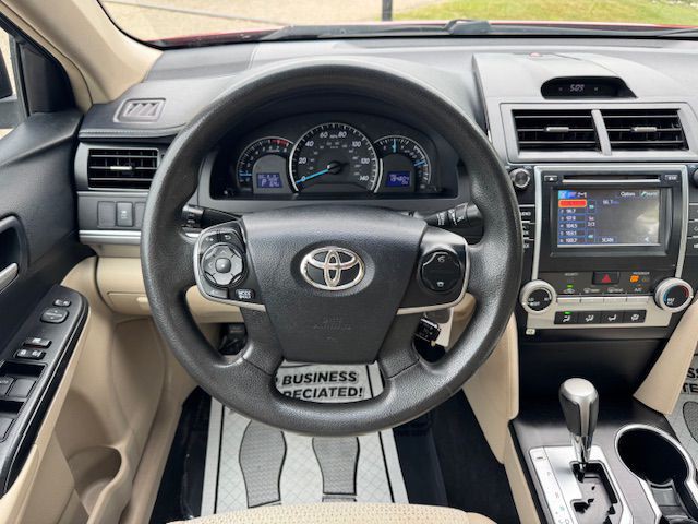 2014 Toyota Camry Image 19