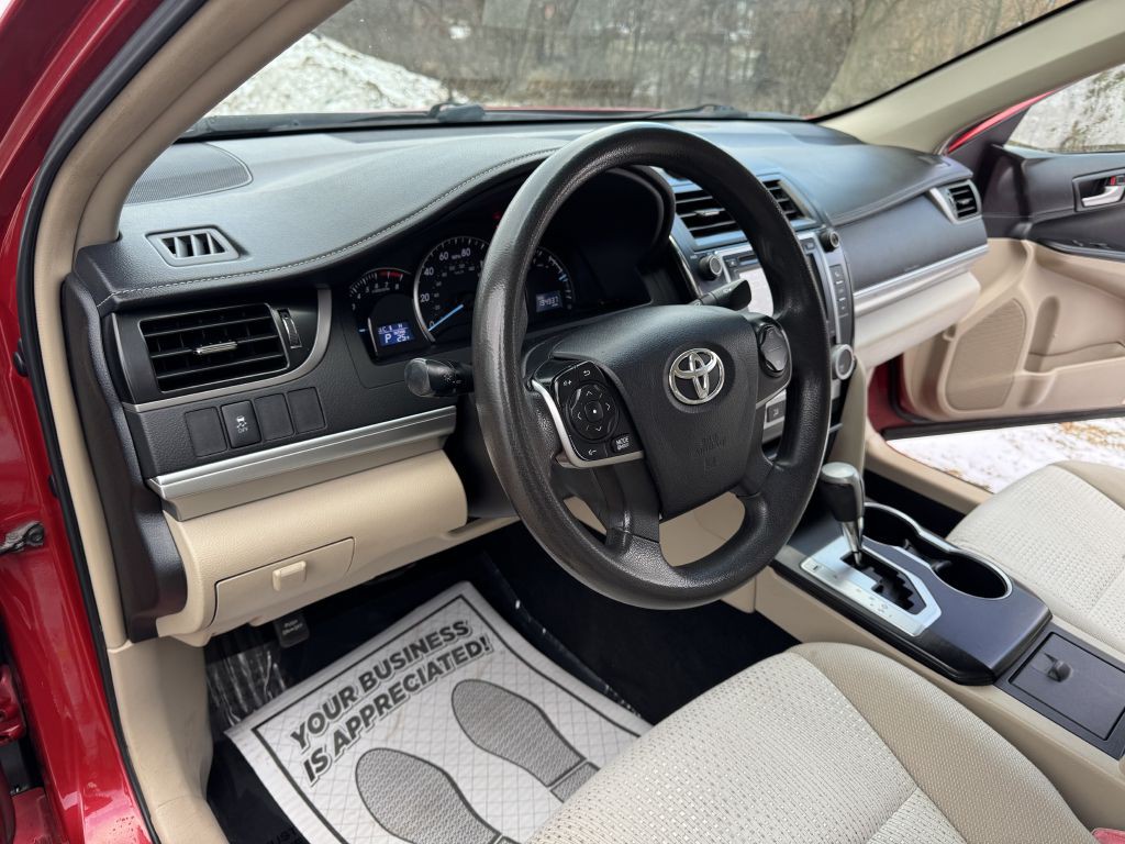 2014 Toyota Camry Image 10