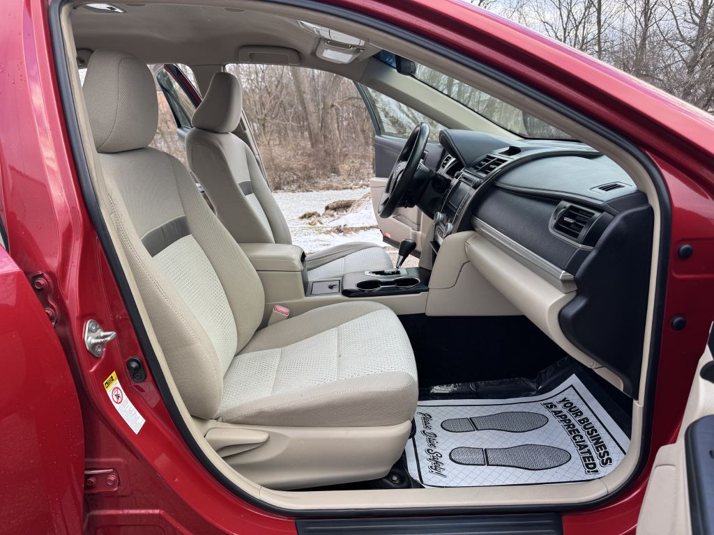2014 Toyota Camry Image 14