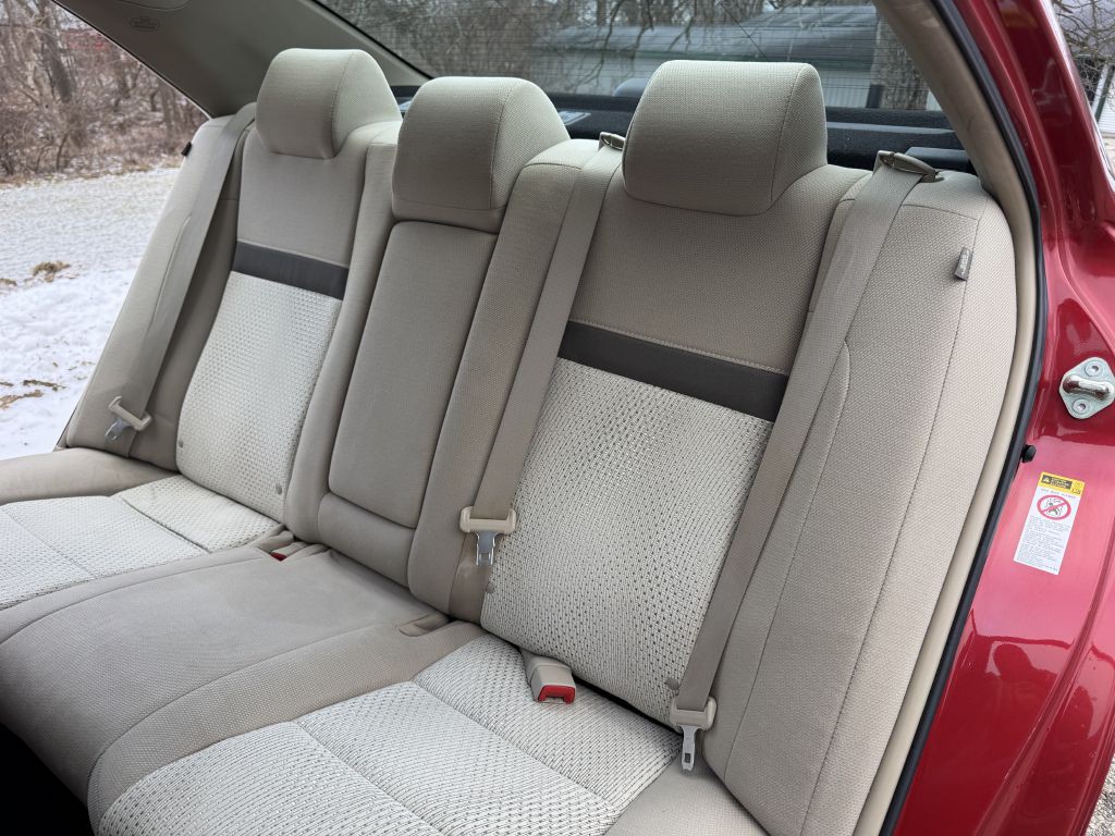 2014 Toyota Camry Image 16