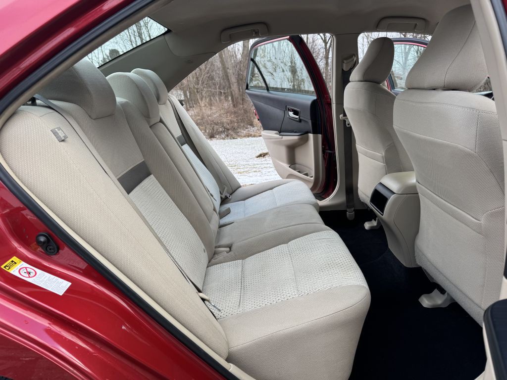 2014 Toyota Camry Image 17