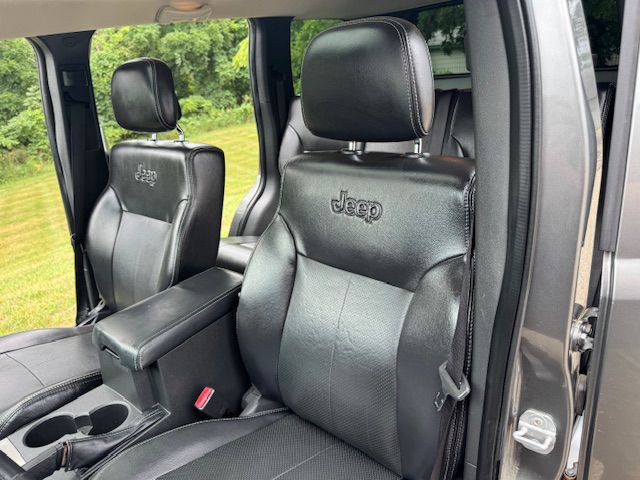 2012 Jeep Liberty Image 12