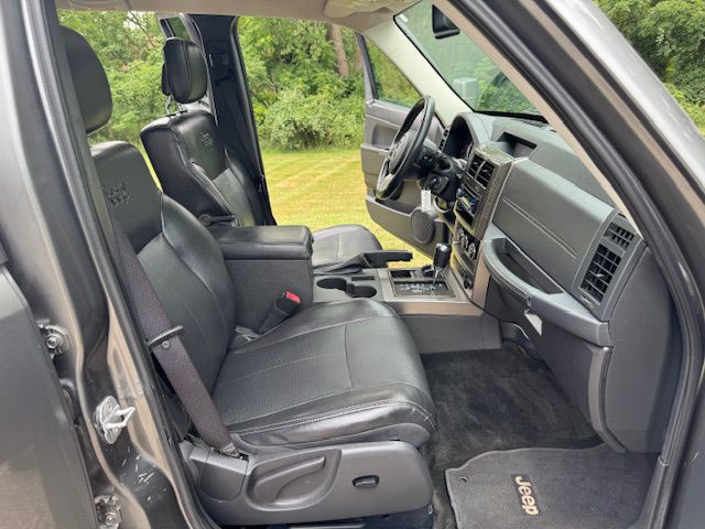 2012 Jeep Liberty Image 14