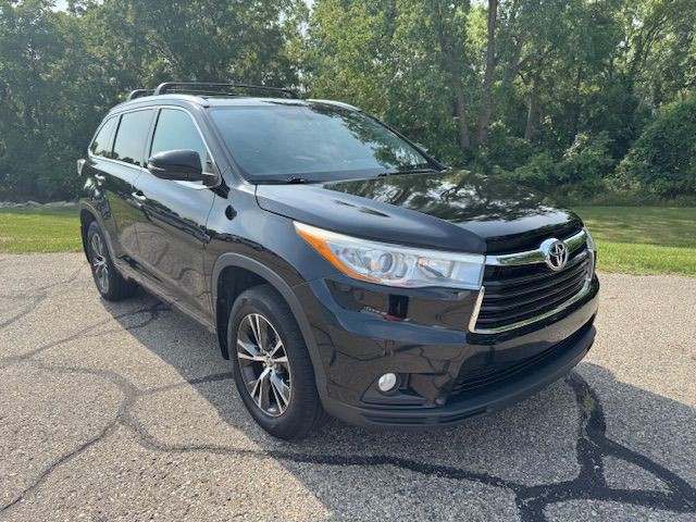 2016 Toyota Highlander Image 2