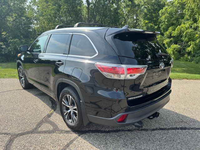 2016 Toyota Highlander Image 3