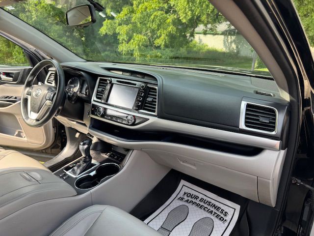 2016 Toyota Highlander Image 14