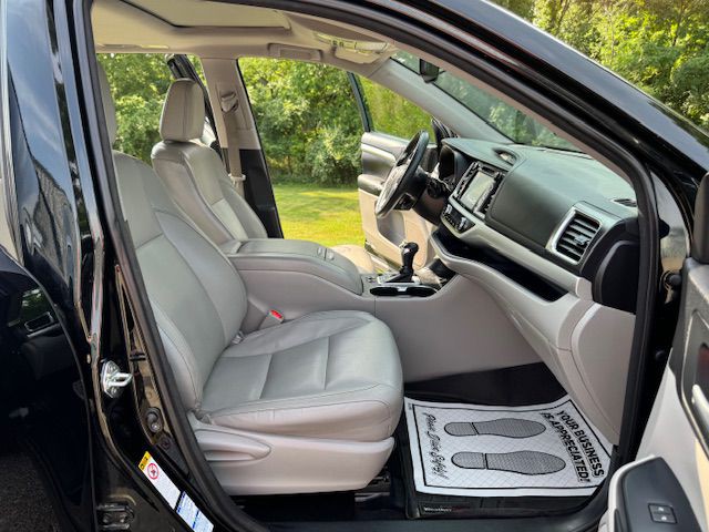 2016 Toyota Highlander Image 15