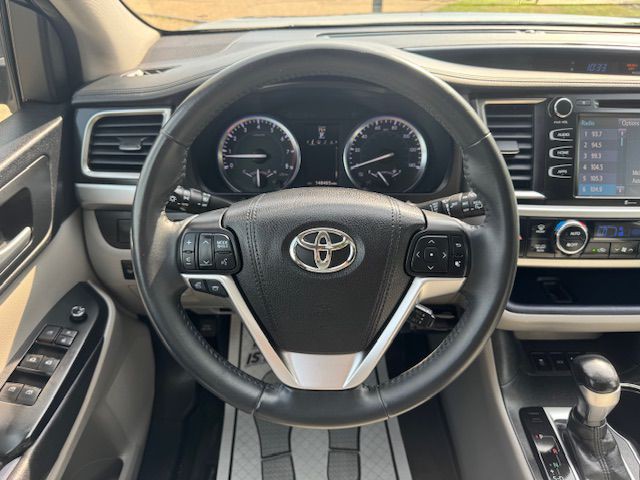 2016 Toyota Highlander Image 23