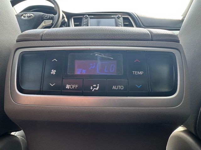 2016 Toyota Highlander Image 30
