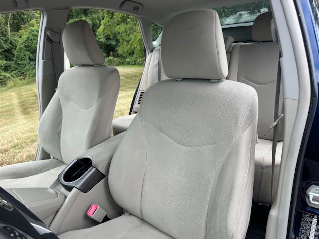 2012 Toyota Prius Image 12
