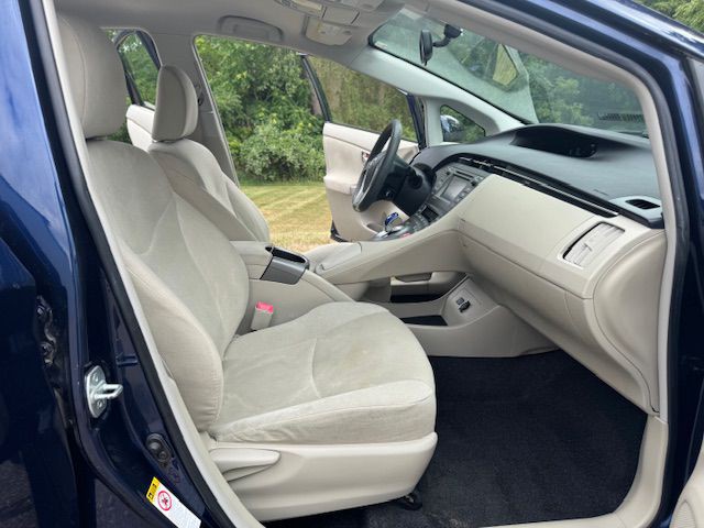 2012 Toyota Prius Image 14