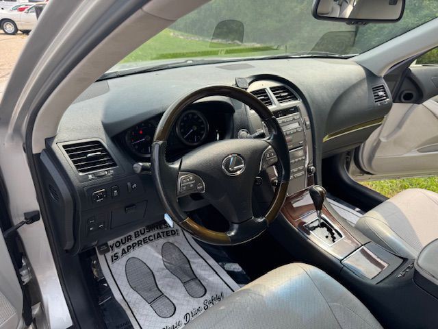 2012 Lexus ES Image 12