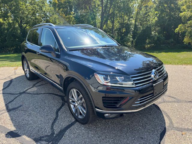 2016 Volkswagen Touareg Image 2